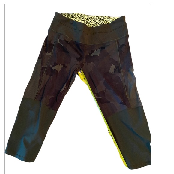 Lululemon Training Tough Crop Size 6 Palm Party Green Camo Luxtreme Mesh - Picture 9 of 9